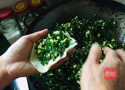 Illustration of how to make leek and egg box 9