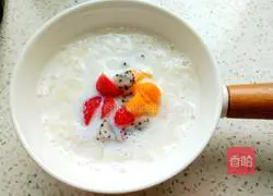Illustration of how to make fruit white fungus dew 6