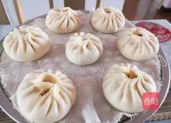 Illustration of how to make green onion and fresh meat buns 8