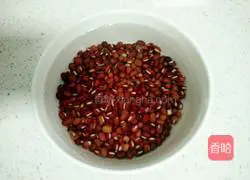 Illustration of how to make red bean milk 2