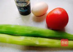 Illustration of how to make lettuce, tomato and egg soup 1