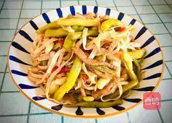 Illustration of how to make steamed noodles with lean meat and plum beans 18