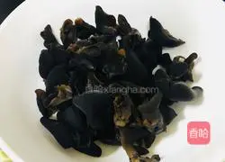 Cold salad Illustration of making black fungus 6