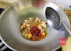 Illustration of how to make pickled cabbage and mutton noodles 2