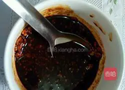 Illustration of how to make red braised elbow 3