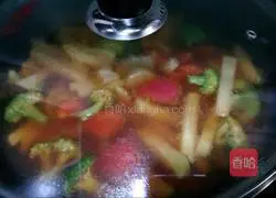 Illustration of how to make potato and salty bamboo shoot soup 12