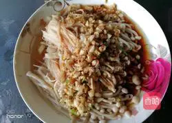 Illustration of how to steam enoki mushrooms with garlic 4