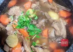 Illustration of how to make chestnut, radish and pork ribs soup (strengthening the spleen and kidneys) 13