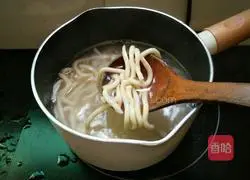 Illustration of making sugar noodles 4