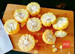 Clam, Corn, Tomato and Beef Bone Soup Recipe Illustration 7