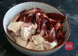 Illustration of how to make yam and pig heart soup 3