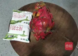 Illustration of how to make dragon fruit milkshake 1