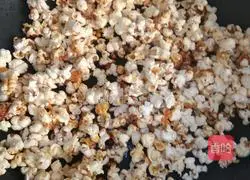 Illustration of how to make homemade popcorn 8