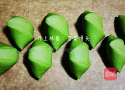 Illustration of how to make spinach steamed buns 7