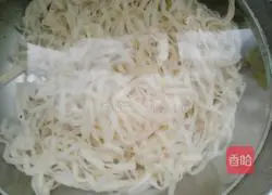 Illustration of how to make fried rape and egg noodles 7