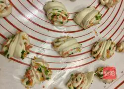 Illustration of how to make nutritious flower rolls 12