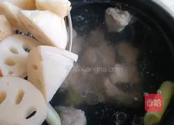Lotus root corn pork ribs soup recipe 11
