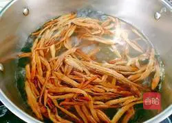 Yellow Flower Papaya Illustration of how to make yam and beef bone soup 8