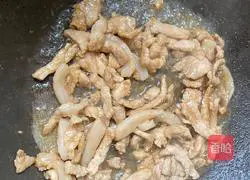 Illustration of how to stir-fry shredded pork with garlic moss 7