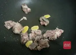 Illustration of how to make radish and pork ribs soup 4