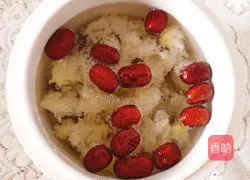 Illustration of how to fish white fungus with fruits 13