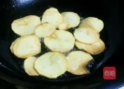 Illustration of making homemade snack potato chips 7