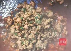 Illustration of how to make tomato meat sauce pasta 8