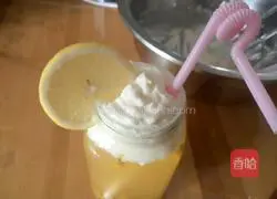 Illustration of how to make oolong tea passion fruit milk cap 8