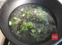 Illustration of how to make spinach meatball and vermicelli soup 6