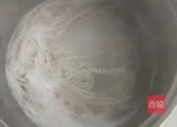 Illustration of how to make noodles 1