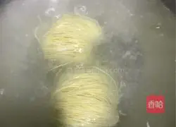 Illustration of how to make shrimp wonton noodles 4