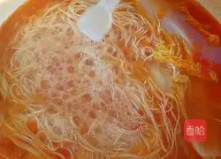 Illustration of how to make tomato thick noodle soup 8