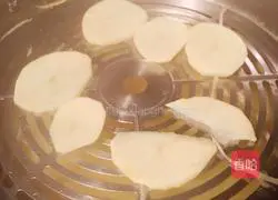 Illustration of how to make wavy egg roll mashed potatoes 2