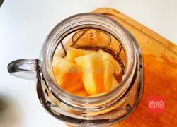 Honeydew Melon Coconut Illustration of how to make coconut coffee liqueur 3