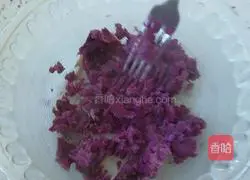 Illustration of how to make purple sweet potato paste lucky bag 1