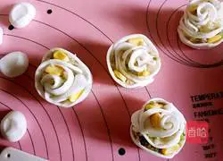 Illustration of how to make rose shrimp dumplings 15