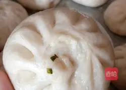 Illustration of how to make three fresh buns 8