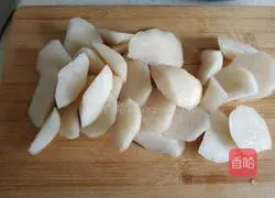 Illustration of how to make rock sugar, snow pear and red date soup 1