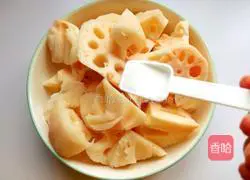 Lotus root stewed chicken soup illustration 5