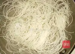 Illustration of how to make chowder rice noodles 1