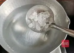 Illustration of how to make egg soup stuffed with sweet wine 2