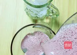 Illustration of how to make cherry coconut milkshake 7