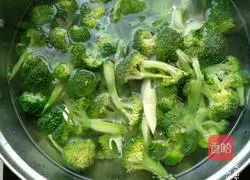 Illustration of how to make cold broccoli 3