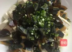 Illustration of how to make Su-style shallots and preserved eggs mixed with tofu 5