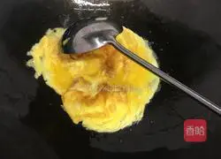 Illustration of how to make fried instant noodles with ham and eggs 4