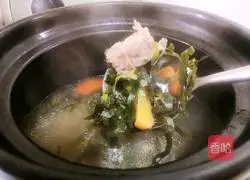 Illustration of how to make kelp and pork ribs soup 6