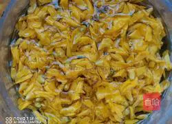 Illustration of how to make forsythia flower cake 2