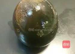 Illustration of how to make preserved eggs 1