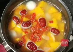 Illustration of how to make papaya, red dates and glutinous rice balls 8