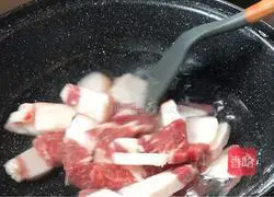 Illustration of how to make braised pork 2